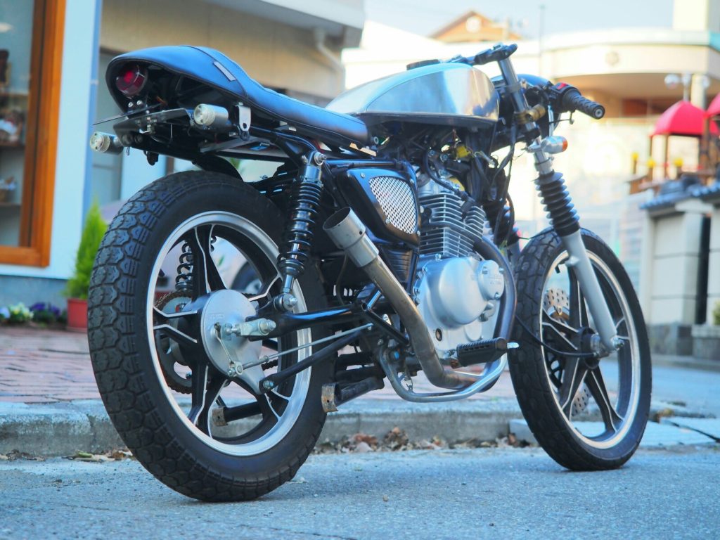 GN125 caferacer アルミタンク磨き後2