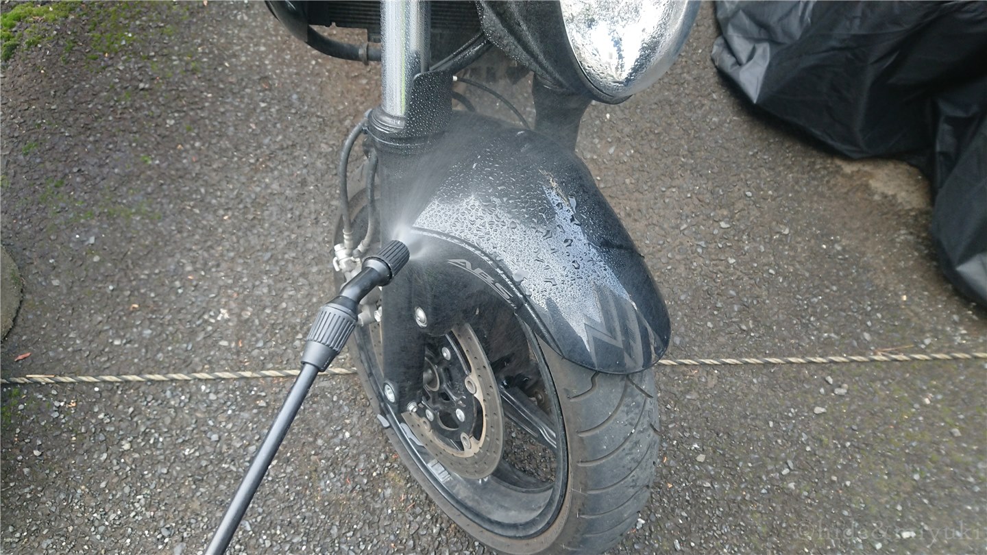 【バイク】洗車が楽になると噂の加圧ポンプを使ってみたら…超便利だったのでオススメしたい話。