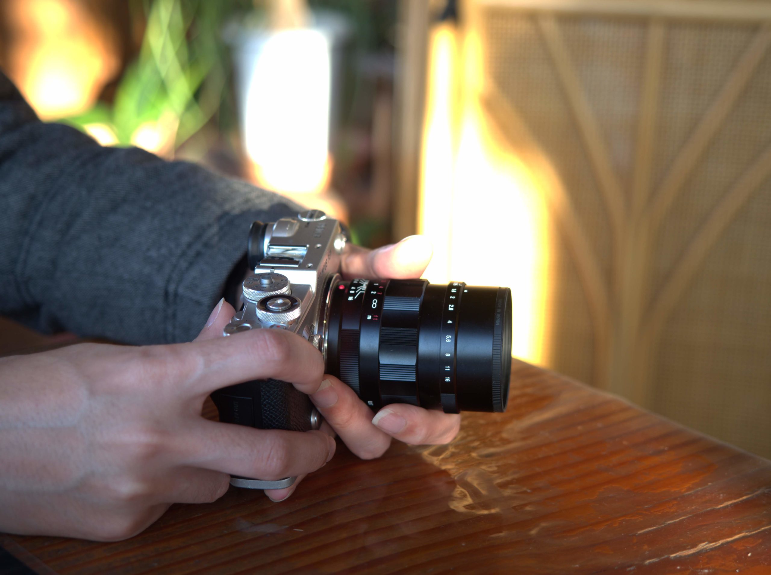 カメラ レンズ(単焦点) 最強のボケ感!!】フォクトレンダー NOKTON 25mm F0.95のレビューを 